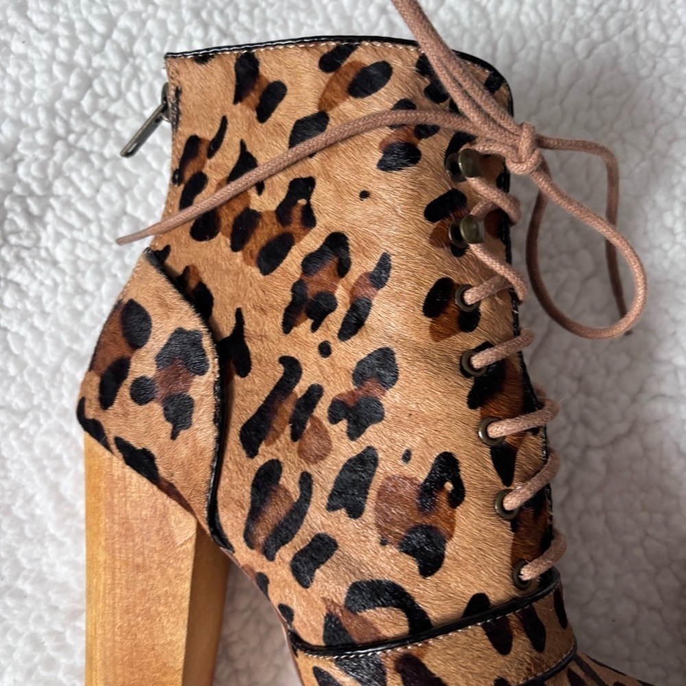 Steve Madden Cow Fur Leopard Print platform Heeled Boots size 7 - Picture 2 of 9